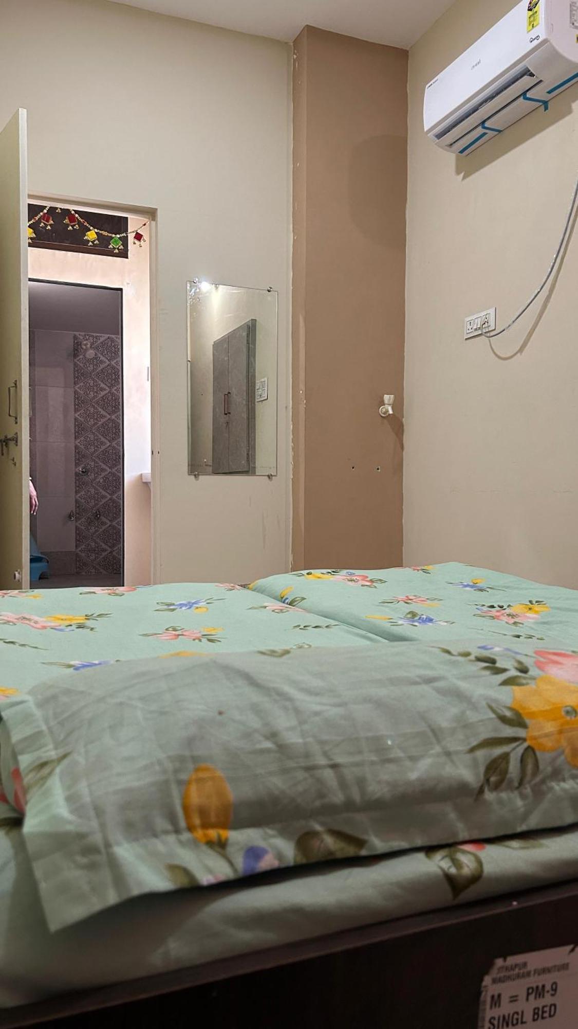 Dwarka Home Stay Экстерьер фото